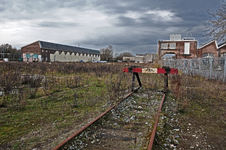 846294 Gezicht op het voormalige werkplaatsterrein van de N.S. aan de 2e Daalsedijk te Utrecht, in afwachting van ...